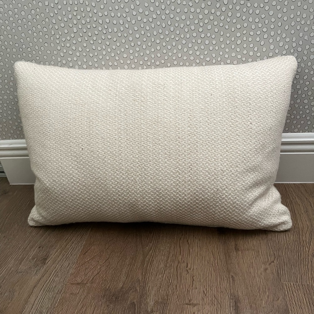 1 lumbar 22” x 14” Cream Pillow